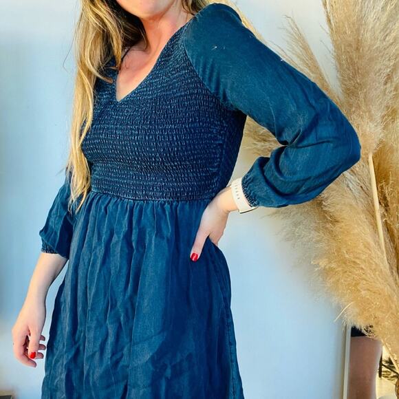 Old Navy Dresses & Skirts - OLD NAVY Blue Wash Denim Chambray VNeck Elastic Ruched Mini Long Sleeve Dress S